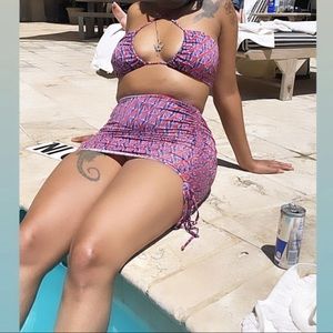 Size medium! Worn 1 time. No longer fit it! Excellent conditions